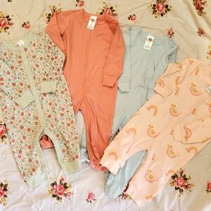 4 PIECE BUNDLE FOOTIES 3-6  Month NWOT